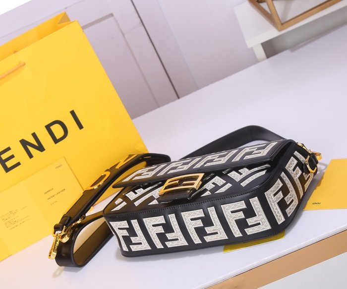 フェンディバッグコピー 2021新品注目度NO.1 FENDI レディース ハンドバッグ