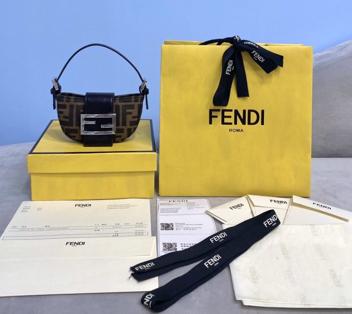 フェンディバッグコピー 大人気2021新品 FENDI レディース ハンドバッグ