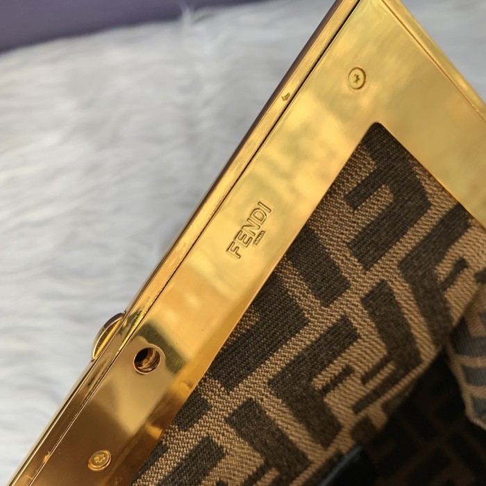 フェンディバッグコピー 2021新品注目度NO.1 FENDI レディース ショルダーバッグ