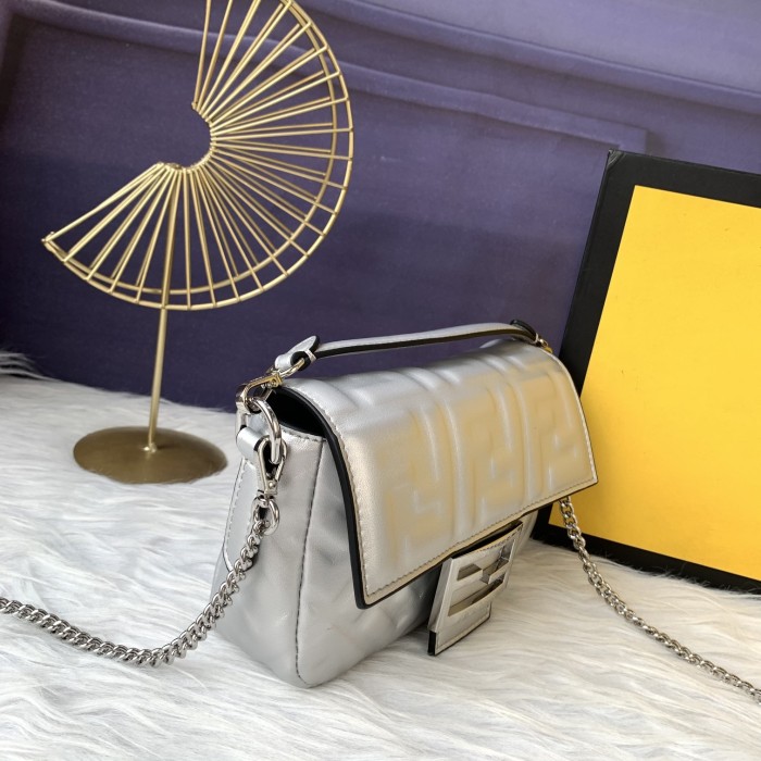 フェンディバッグコピー 2021新品注目度NO.1 FENDI レディース ショルダーバッグ