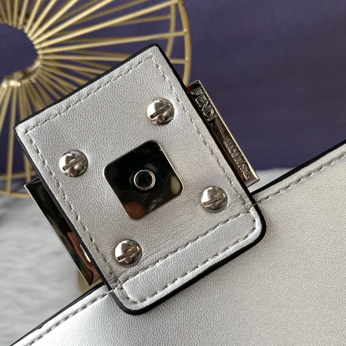 フェンディバッグコピー 2021新品注目度NO.1 FENDI レディース ショルダーバッグ