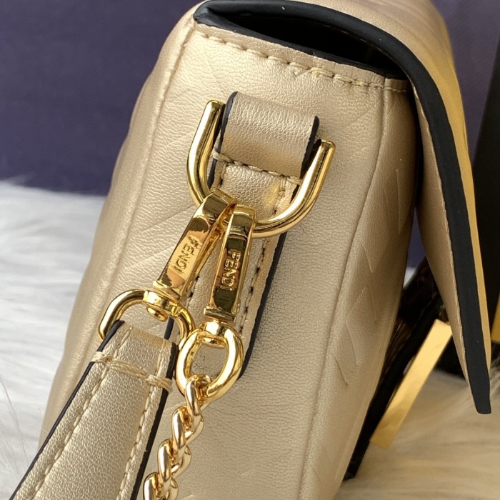 フェンディバッグコピー 2021新品注目度NO.1 FENDI レディース ショルダーバッグ