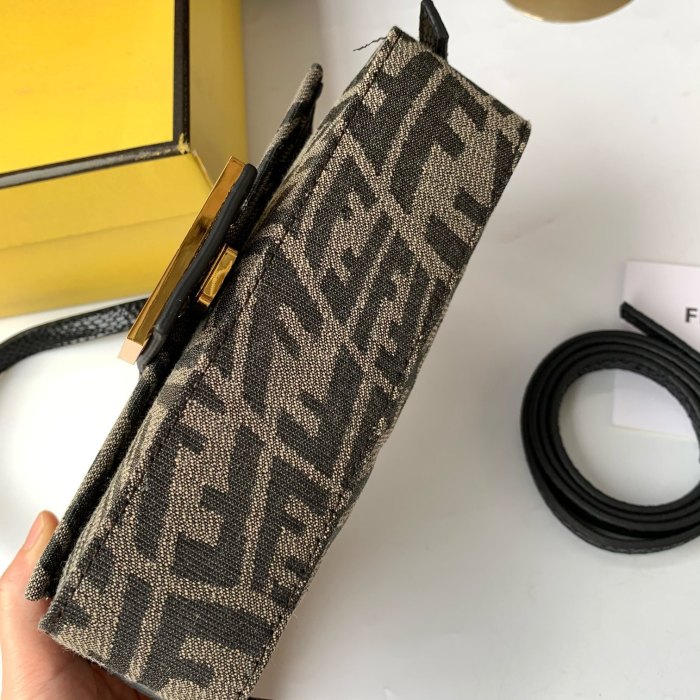 フェンディバッグコピー 2021新品注目度NO.1 FENDI レディース ハンドバッグ