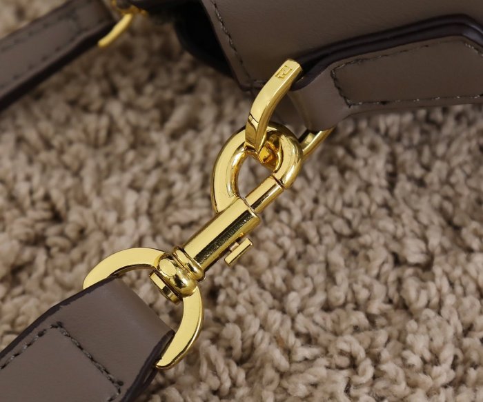 フェンディバッグコピー 2022新品注目度NO.1 FENDI レディース ショルダーバッグ
