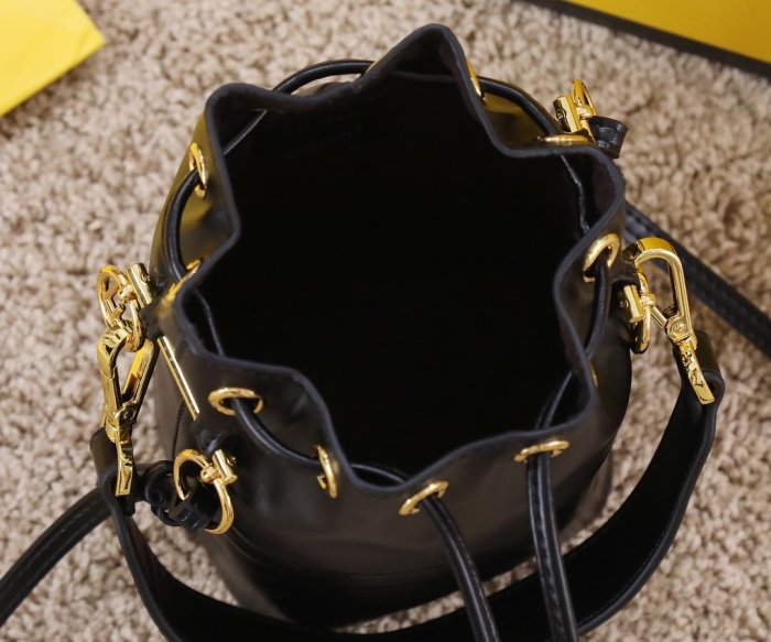 フェンディバッグコピー 2022新品注目度NO.1 FENDI レディース バケツバッグ