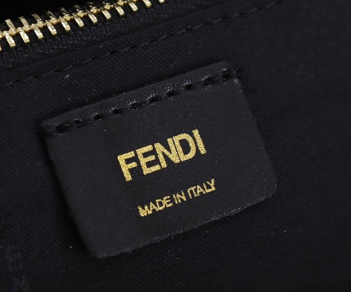 フェンディバッグコピー 2022新品注目度NO.1 FENDI レディース ショルダーバッグ