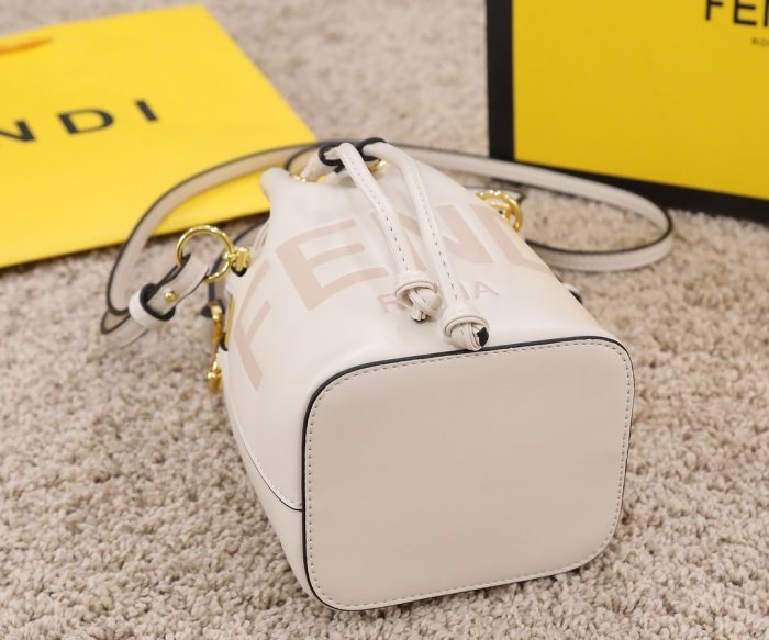 フェンディバッグコピー 2022新品注目度NO.1 FENDI レディース バケツバッグ