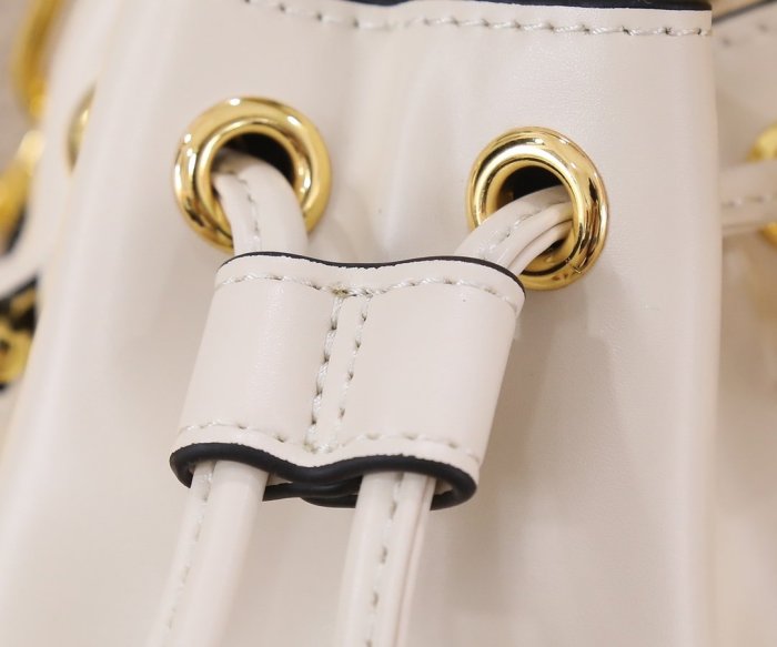 フェンディバッグコピー 2022新品注目度NO.1 FENDI レディース バケツバッグ