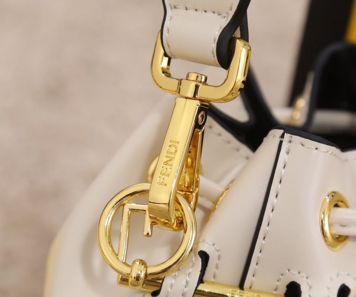 フェンディバッグコピー 2022新品注目度NO.1 FENDI レディース バケツバッグ