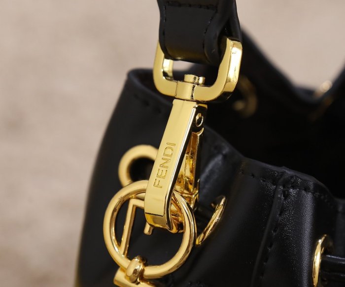 フェンディバッグコピー 2022新品注目度NO.1 FENDI レディース バケツバッグ