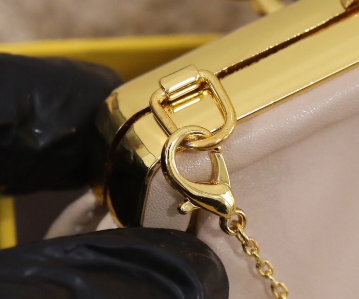 フェンディバッグコピー 大人気2022新品 FENDI レディース ショルダーバッグ