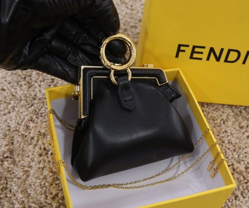 フェンディバッグコピー 定番人気2022新品 FENDI レディース ショルダーバッグ