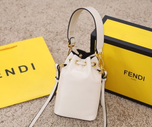 フェンディバッグコピー 2022新品注目度NO.1 FENDI レディース バケツバッグ