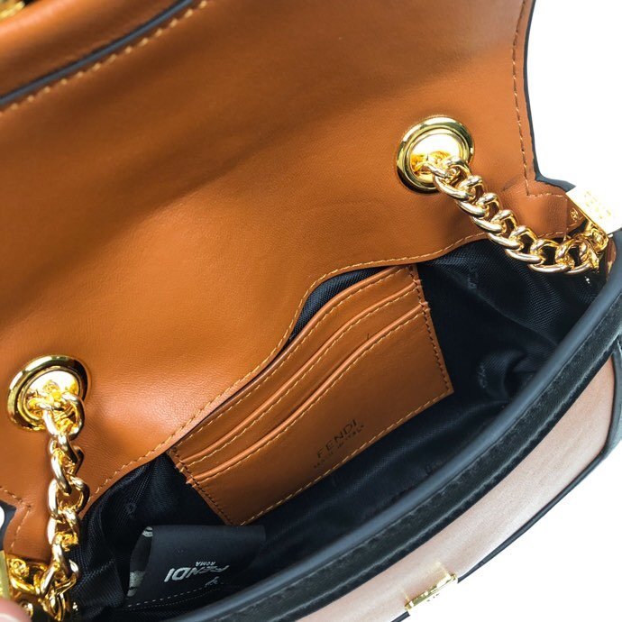 フェンディバッグコピー 2022新品注目度NO.1 FENDI レディース ショルダーバッグ