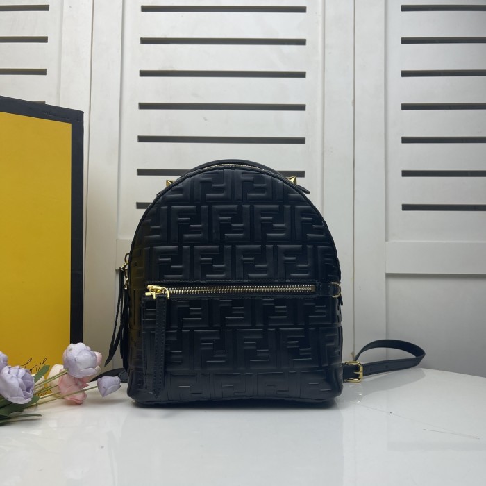 フェンディバッグコピー 大人気2022新品 FENDI レディース バックパック