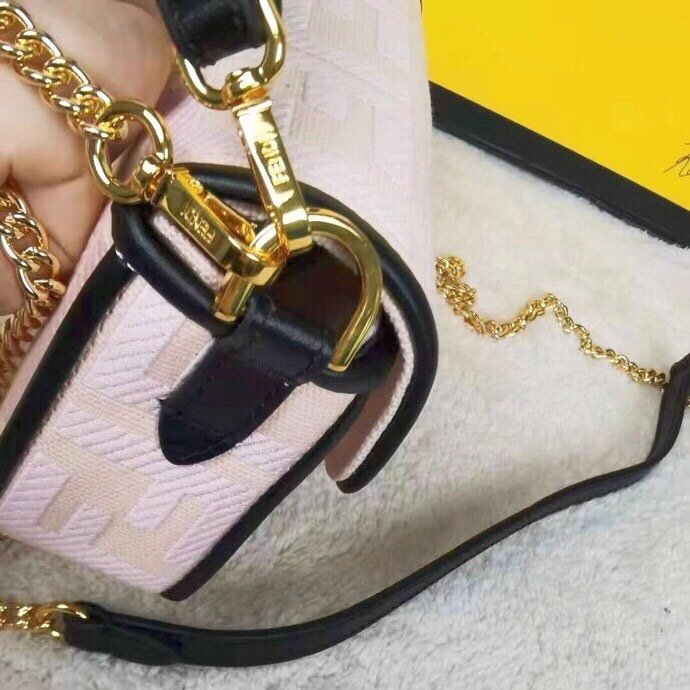 フェンディバッグコピー 2022新品注目度NO.1 FENDI レディース ショルダーバッグ