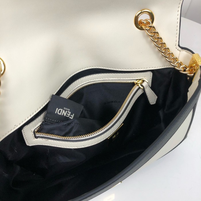 フェンディバッグコピー 2022新品注目度NO.1 FENDI レディース ショルダーバッグ