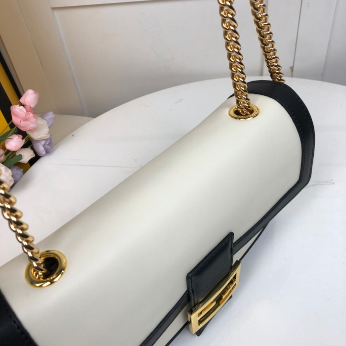 フェンディバッグコピー 2022新品注目度NO.1 FENDI レディース ショルダーバッグ