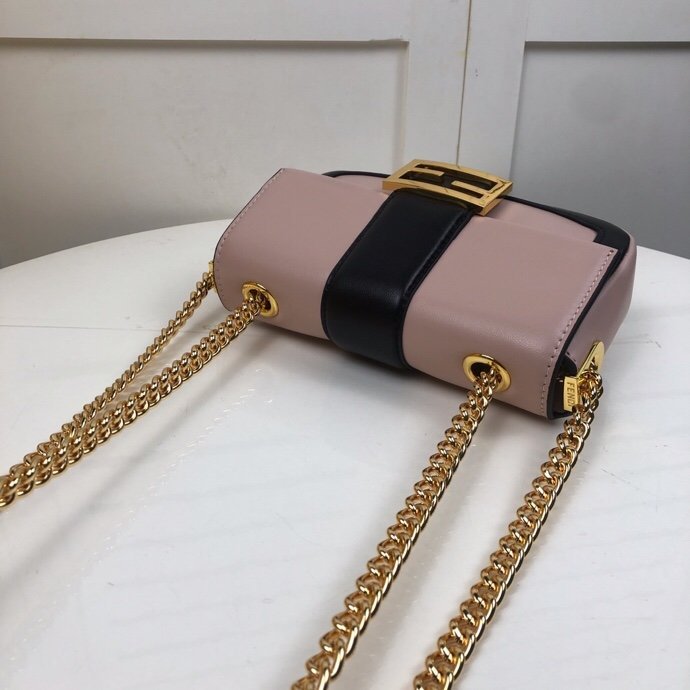 フェンディバッグコピー 2022新品注目度NO.1 FENDI レディース ショルダーバッグ
