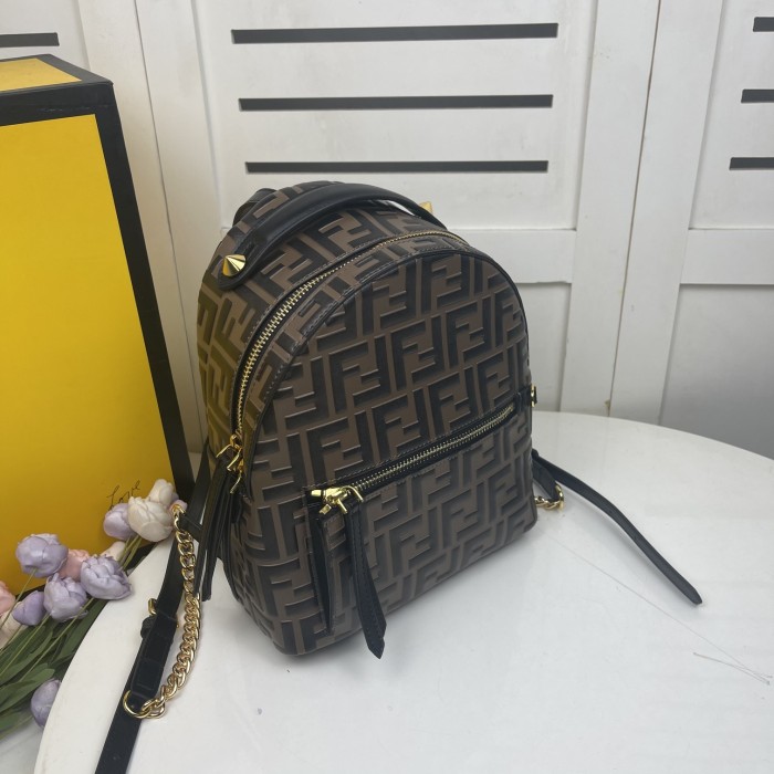 フェンディバッグコピー 定番人気2022新品 FENDI レディース バックパック