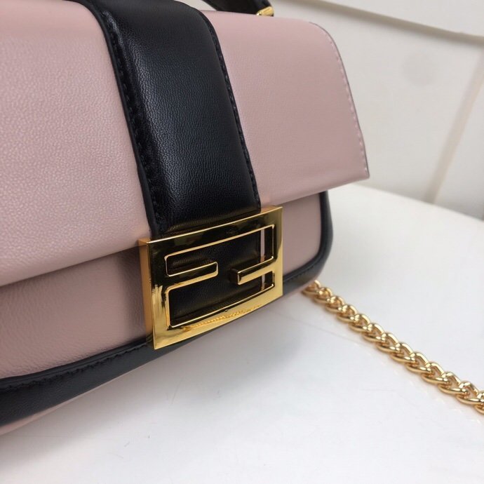 フェンディバッグコピー 2022新品注目度NO.1 FENDI レディース ショルダーバッグ