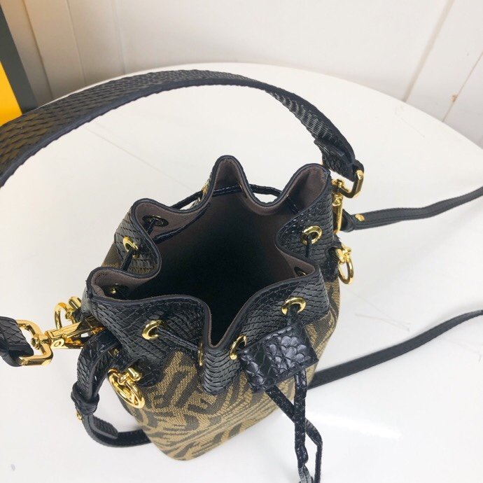 フェンディバッグコピー 2022新品注目度NO.1 FENDI レディース バケツバッグ