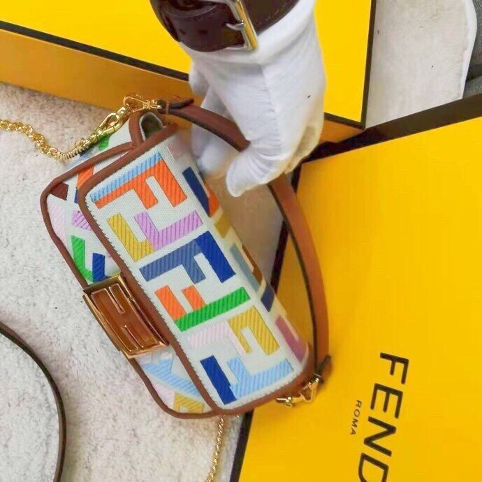 フェンディバッグコピー 大人気2022新品 FENDI レディース ショルダーバッグ