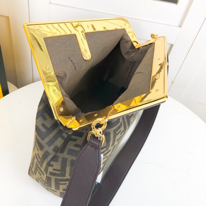 フェンディバッグコピー 大人気2022新品 FENDI レディース ショルダーバッグ