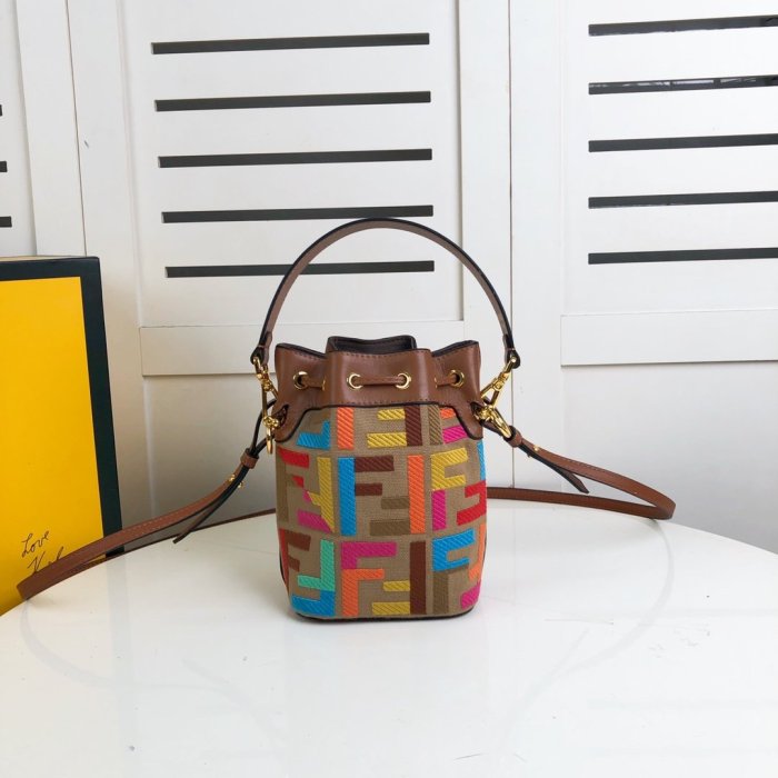 フェンディバッグコピー 2022新品注目度NO.1 FENDI レディース バケツバッグ