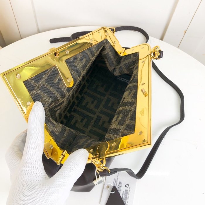 フェンディバッグコピー 大人気2022新品 FENDI レディース ショルダーバッグ