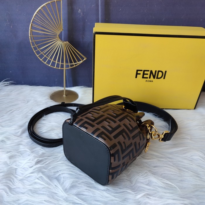 フェンディバッグコピー 定番人気2022新品 FENDI レディース バケツバッグ