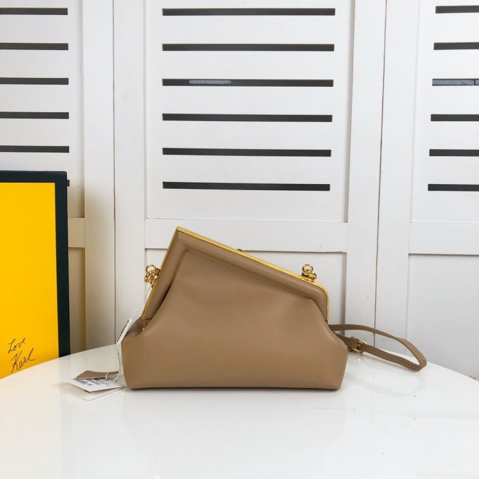 フェンディバッグコピー 2022新品注目度NO.1 FENDI レディース ショルダーバッグ