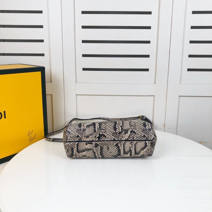 フェンディバッグコピー 大人気2022新品 FENDI レディース ショルダーバッグ