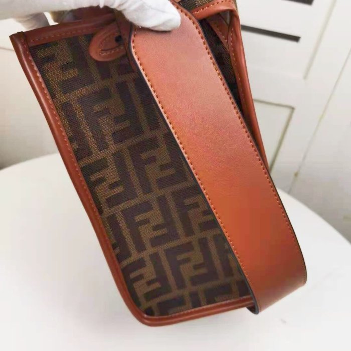 フェンディバッグコピー 2022新品注目度NO.1 FENDI レディース トートバッグ