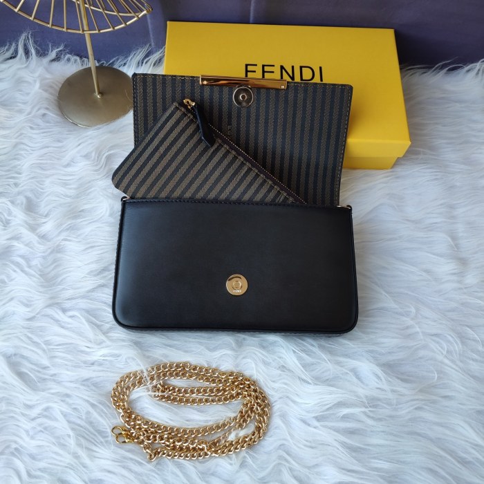 フェンディバッグコピー 定番人気2022新品 FENDI レディース ショルダーバッグ