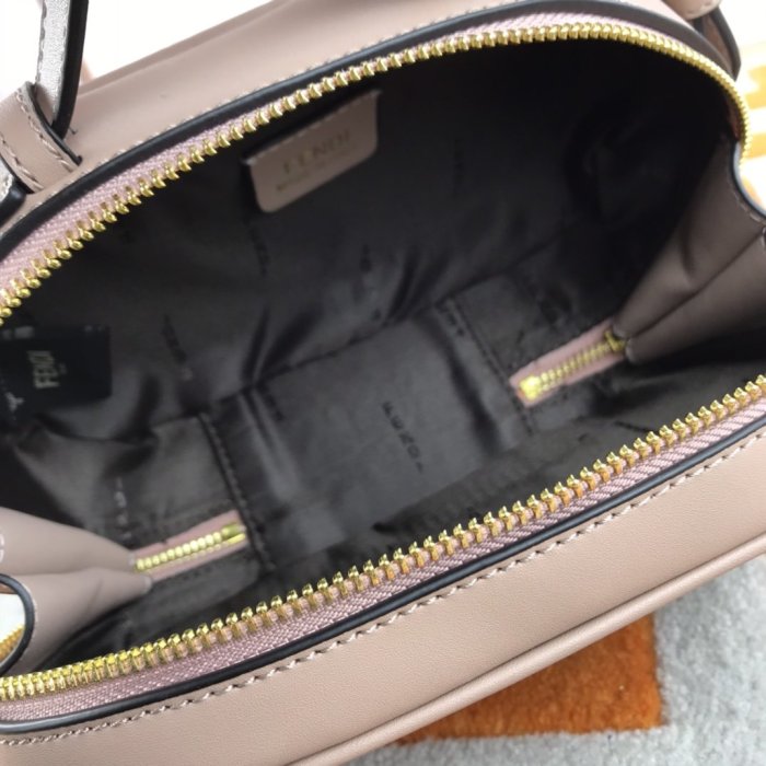 フェンディバッグコピー 2022新品注目度NO.1 FENDI レディース ショルダーバッグ