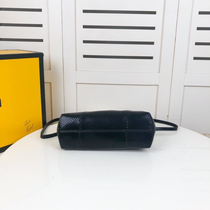 フェンディバッグコピー 2022新品注目度NO.1 FENDI レディース ショルダーバッグ