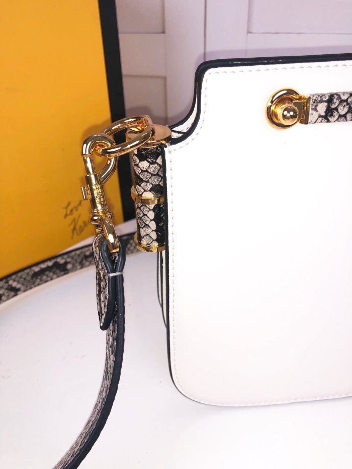 フェンディバッグコピー 大人気2022新品 FENDI レディース ショルダーバッグ