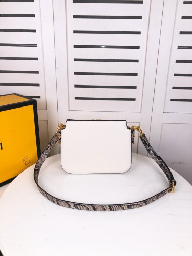 フェンディバッグコピー 大人気2022新品 FENDI レディース ショルダーバッグ