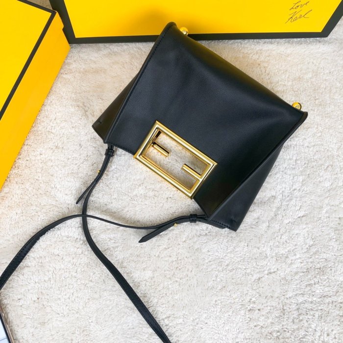 フェンディバッグコピー 定番人気2022新品 FENDI レディース ショルダーバッグ