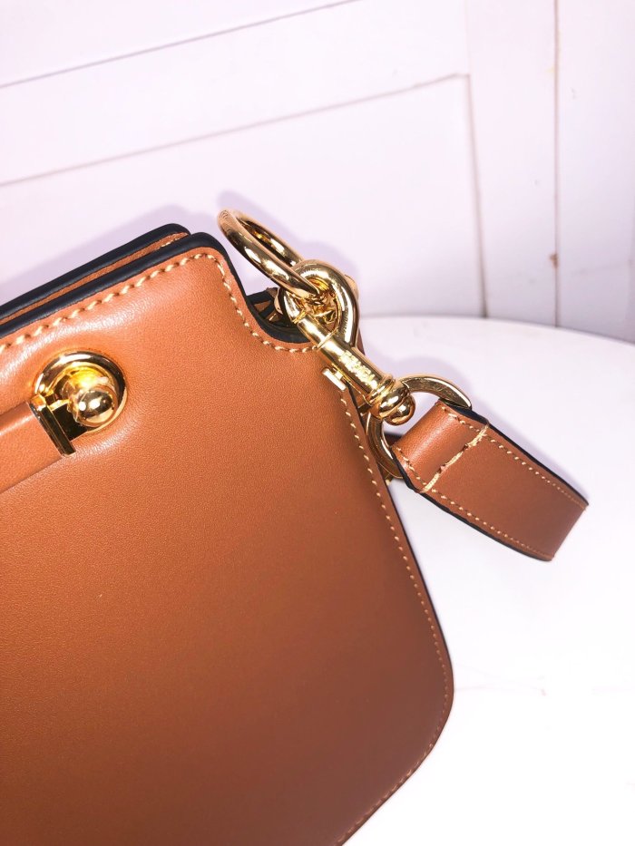 フェンディバッグコピー 大人気2022新品 FENDI レディース ショルダーバッグ