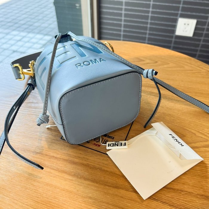 フェンディバッグコピー 2022新品注目度NO.1 FENDI レディース バケツバッグ