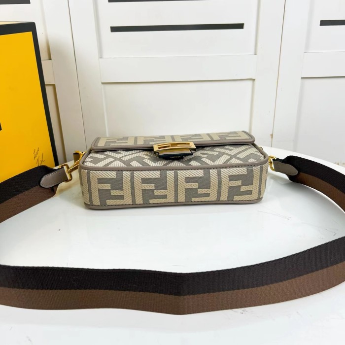 フェンディバッグコピー 大人気2022新品 FENDI レディース ハンドバッグ