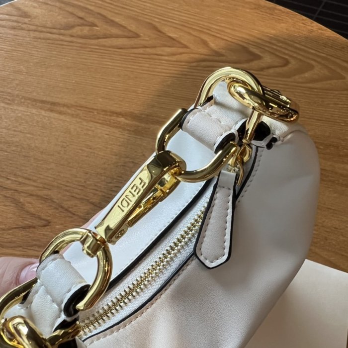 フェンディバッグコピー 2022新品注目度NO.1 FENDI レディース ハンドバッグ