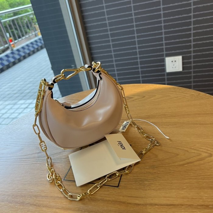 フェンディバッグコピー 大人気2022新品 FENDI レディース ハンドバッグ