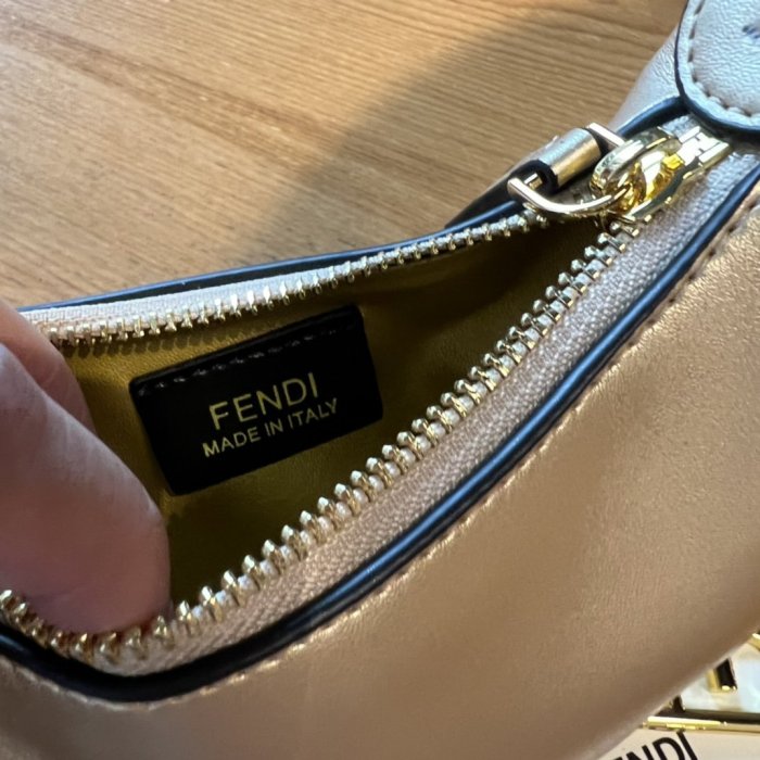 フェンディバッグコピー 大人気2022新品 FENDI レディース ハンドバッグ