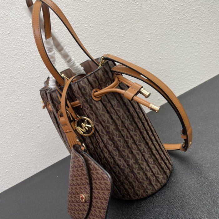 マイケル コースバッグコピー 2022新品注目度NO.1 Michael Kors レディース トートバッグ