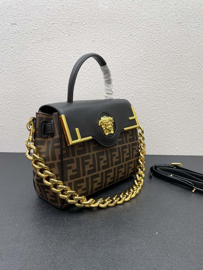 ヴェルサーチェバッグコピー 定番人気2022新品  VERSACE レディース ハンドバッグ