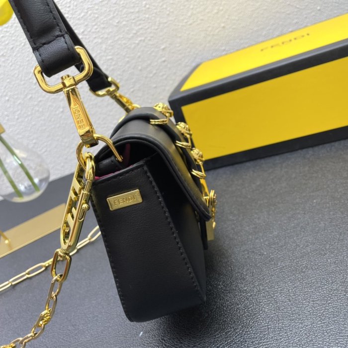 ヴェルサーチェバッグコピー 大人気2022新品  VERSACE レディース ショルダーバッグ