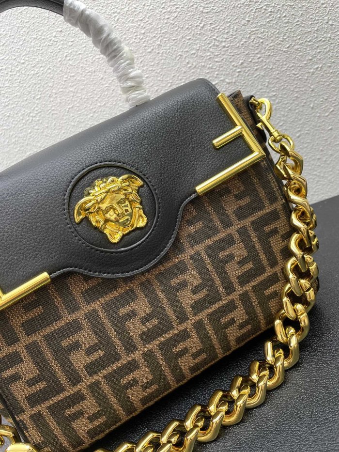 ヴェルサーチェバッグコピー 定番人気2022新品  VERSACE レディース ハンドバッグ